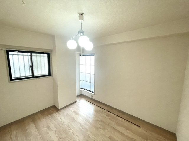 ロワイヤル東井堀１２の寝室