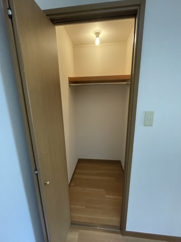 サンパティーク逗子　Ｂ棟の収納|ウォークインクローゼット