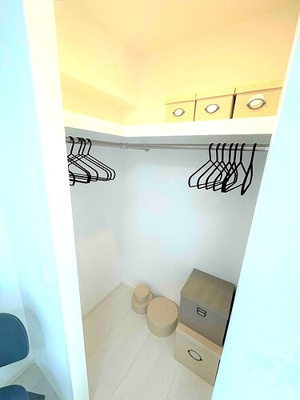 【収納】 | ＲＥＦＲＡＭＥ ５ Ｉｒｉｙａ | WIC（洋室）※同タイプモデルルーム2022.10撮影