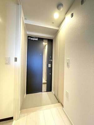 【玄関】 | ＲＥＦＲＡＭＥ ５ Ｉｒｉｙａ | 玄関　※同タイプモデルルーム2022.10撮影