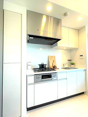 【キッチン】 | ＲＥＦＲＡＭＥ ５ Ｉｒｉｙａ | キッチン別角度※同タイプモデルルーム2022.10撮影