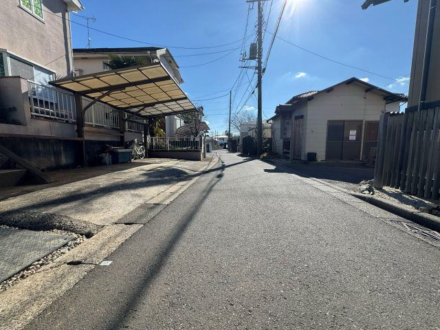 瀬谷区竹村町新築戸建/4LDK/SIC・パントリー・ロフト収納豊富/の前面道路含む現地写真