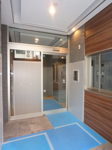 UPPER FIELD WOODのエントランス