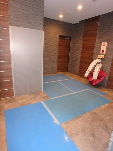 UPPER FIELD WOODのエントランス