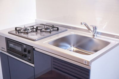 【キッチン】 | Calm三萩野 | コンパクトなキッチンで掃除もラクラク