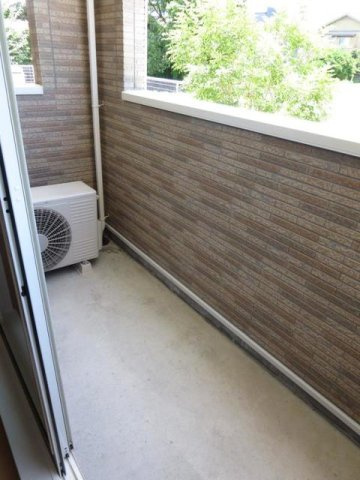 サニーハウスのバルコニー|暖かな日差しのふりそそぐバルコニー