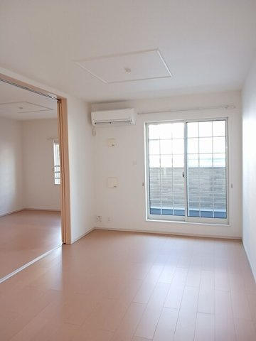 レヴェランスＢの居間・リビング