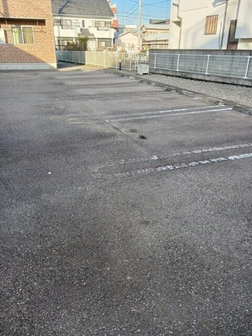 コーポ・ソレイユの駐車場