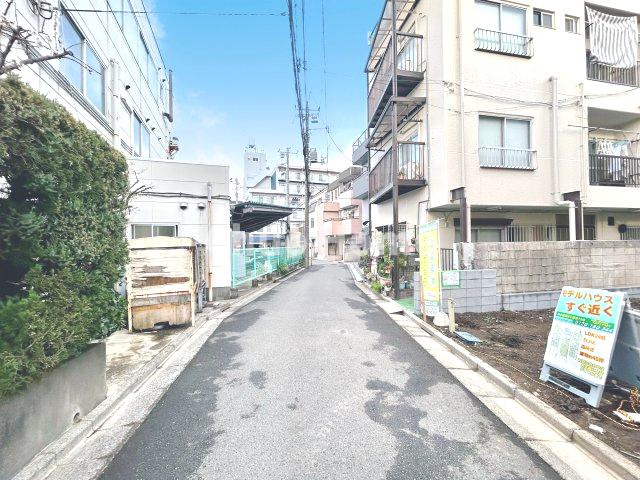 葛飾区東新小岩6丁目新築分譲住宅の前面道路含む現地写真|全面道路