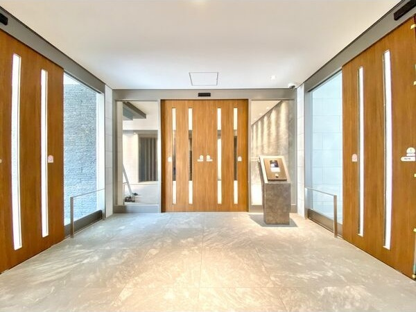 S-RESIDENCE茶屋ヶ坂Eastのエントランス