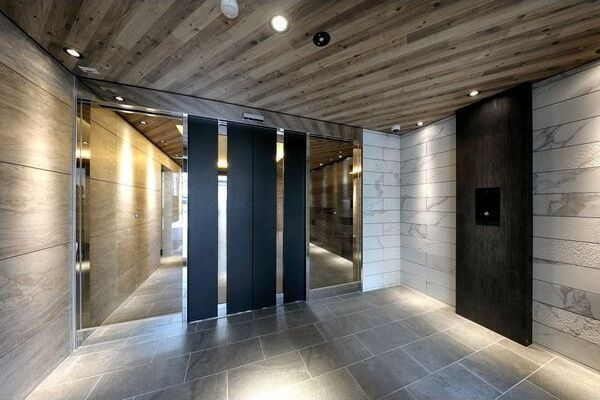 S-RESIDENCE岡崎公園aureateのエントランス