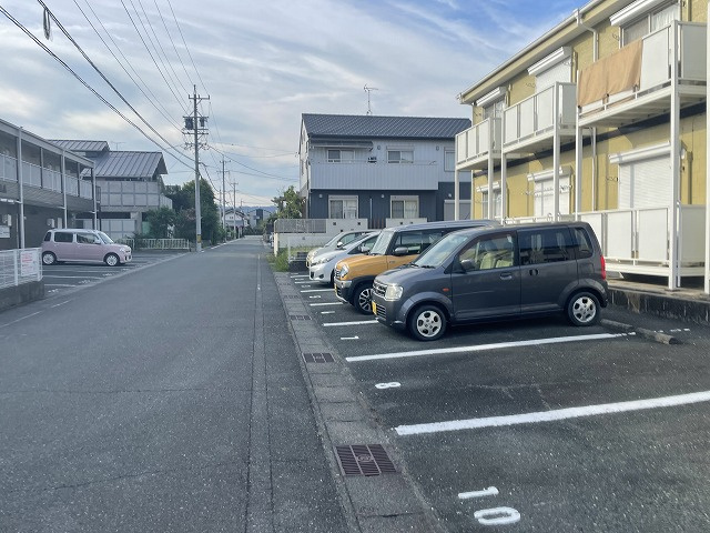 Surplus　One御油の駐車場