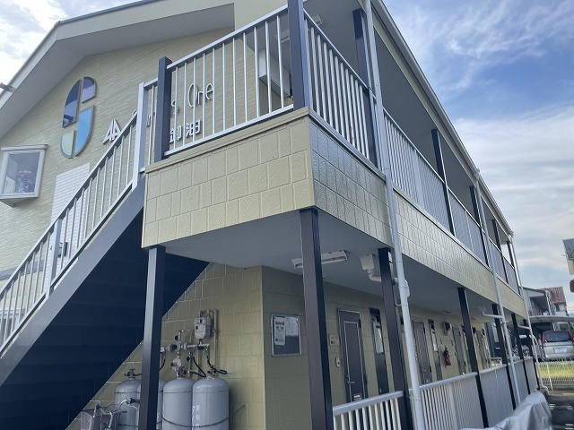 Surplus　One御油のエントランス