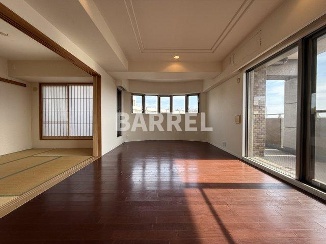 レジディア千里万博公園の居間・リビング