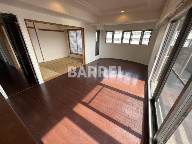 レジディア千里万博公園の居間・リビング