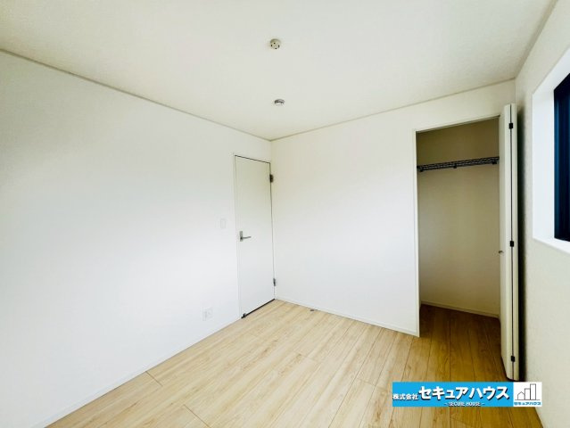 【同施工物件ご案内可能】刈谷市今岡町　全3棟　の内観：施工例|【高機能トイレイメージ】
◆高機能トイレの多くは便器のフタの開閉が自動であり、使用後に手動で水を流す面倒もなく非常に便利です。スタイリッシュな見た目で、お掃除しやすく、節水効果が高いです。