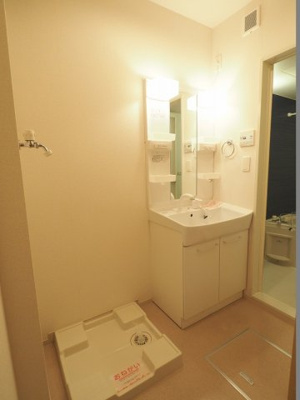 【洗面所】 | エテルノカーサ門司港 | ゆったりとスペースのある洗面所