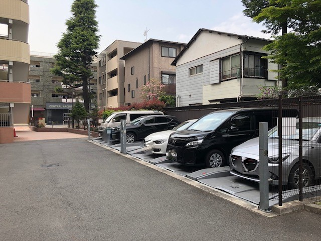 パークホームズ二子多摩川フェアアリーナ駐車場