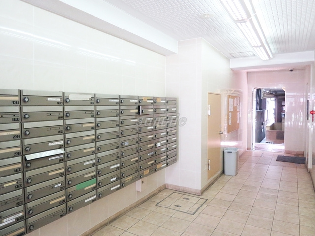 ライオンズマンション駒込駅前のロビー|エントランス内です♪