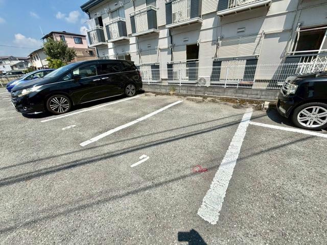 メゾンやすむろⅠの駐車場