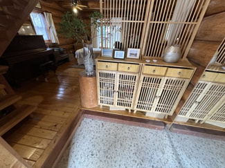 【玄関】 | 【商談中】重厚感のあるログハウス