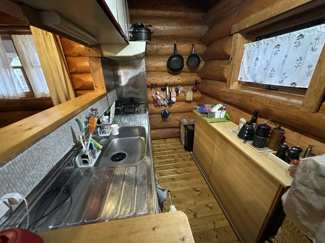 【キッチン】 | 【商談中】重厚感のあるログハウス