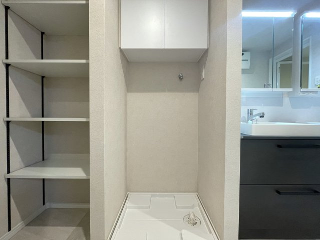 月見台は、時として雪見台にもなる。実質５部屋と言ってもイイんじゃない？な、【クレドール保土ケ谷月見台】リノベーションのランドリースペース