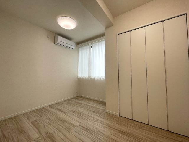 月見台は、時として雪見台にもなる。実質５部屋と言ってもイイんじゃない？な、【クレドール保土ケ谷月見台】リノベーションの洋室|きれいな洋室です