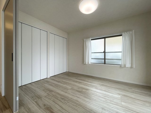 月見台は、時として雪見台にもなる。実質５部屋と言ってもイイんじゃない？な、【クレドール保土ケ谷月見台】リノベーションの洋室|洋室です