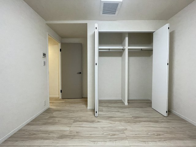 月見台は、時として雪見台にもなる。実質５部屋と言ってもイイんじゃない？な、【クレドール保土ケ谷月見台】リノベーションの内装|納戸です。でも、居室としてお使いいただけます。