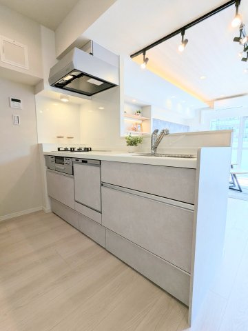 東陽町コーポラスのキッチン|～食器洗浄乾燥機付のキッチン写真～