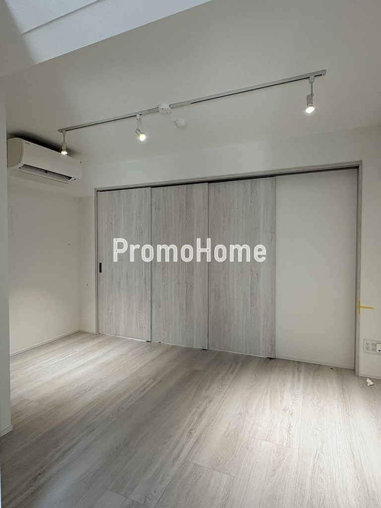 ルニ神田の洋室