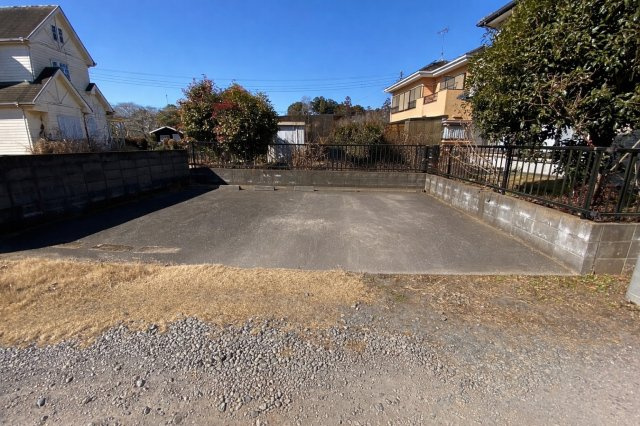 富里市根木名　中古戸建の駐車場