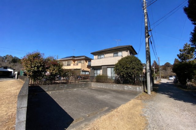 富里市根木名　中古戸建の駐車場
