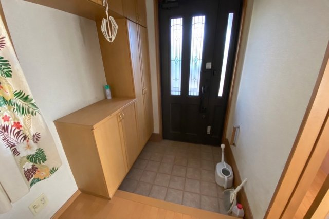 富里市根木名　中古戸建の玄関