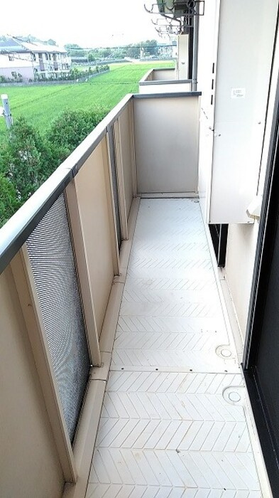 グランシャリオ　B棟のバルコニー|バルコニーがついています◇