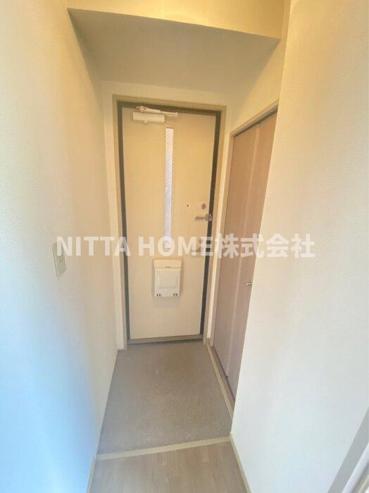 グランシャリオ　B棟の玄関|大きなシューズボックス付きです(^^)v