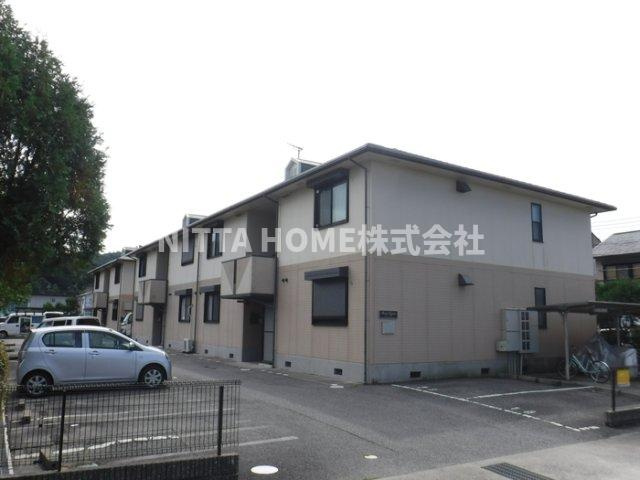 グランシャリオ　B棟の外観|篠山口駅も徒歩圏内＊室内収納たっぷりです＊