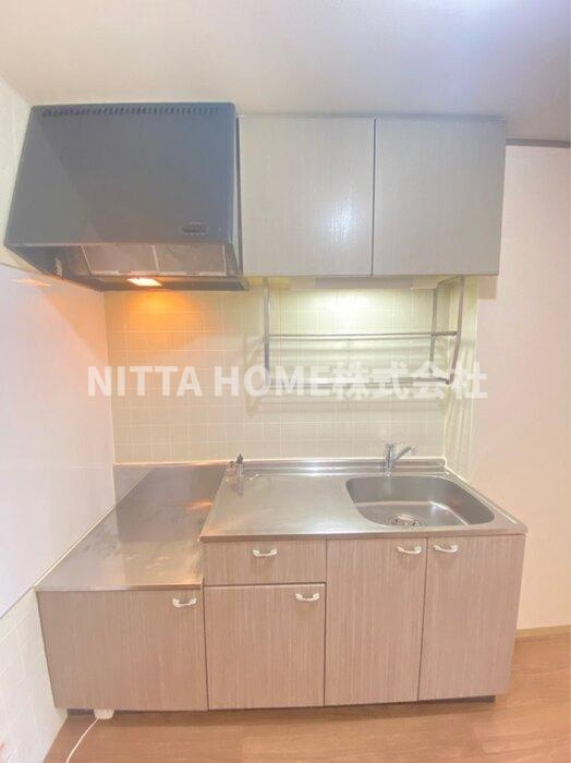 グランシャリオ　B棟のキッチン|３口ガスコンロ付キッチン！！