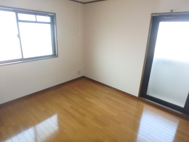【寝室】 | ステラハウス４－８００ | たっぷりの陽射しが射し込むお部屋です