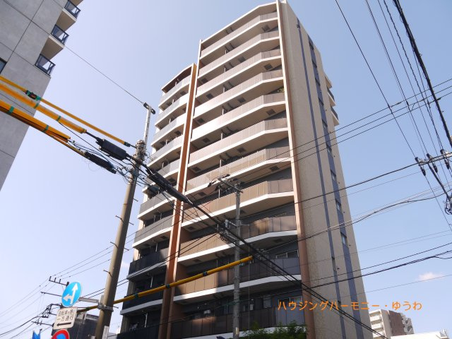 【外観】 | ルフォンリブレ赤羽 | 陽光浴びる外観がシンプルな外観をより際立たせ、人々の記憶に存在感を植え付けます。