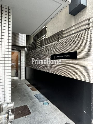 コンフォリア上野広小路のエントランス