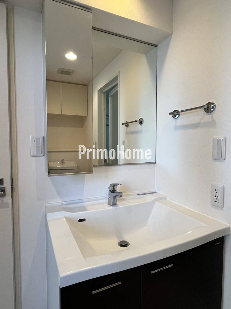 コンフォリア上野広小路の洗面所