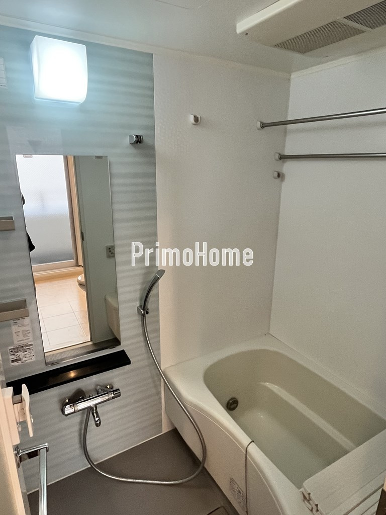 コンフォリア上野広小路の浴室