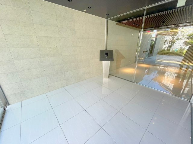 スプランディッド新大阪EASTのロビー