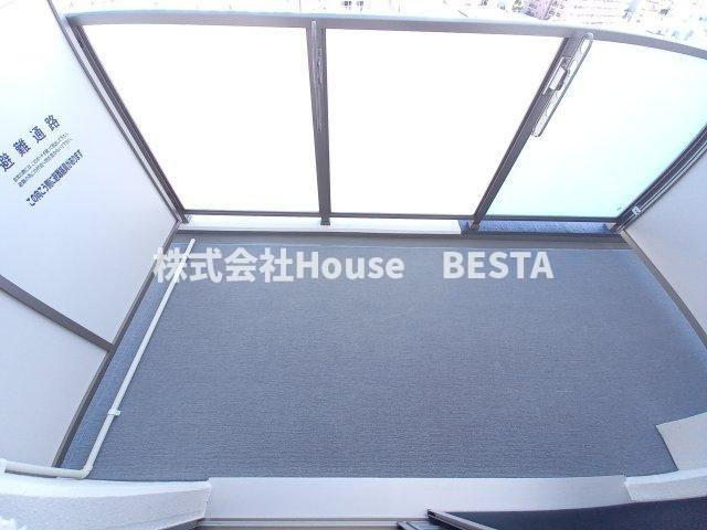 セレニテ元町アリエのバルコニー