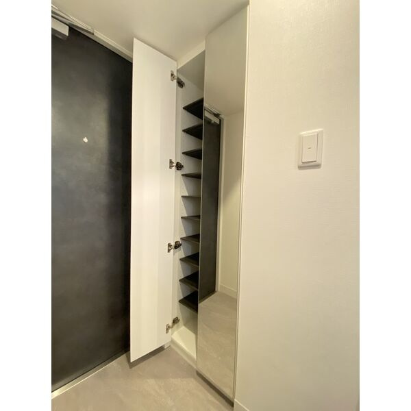 パルティール高畑アネックスの玄関