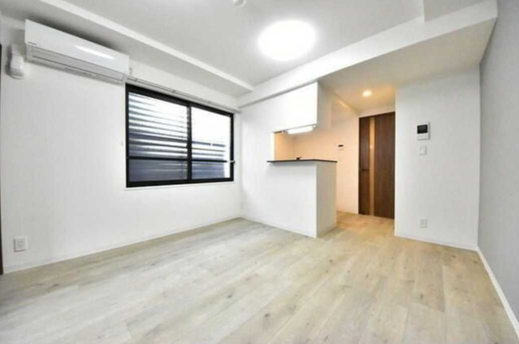 RJカーサ桜新町　ペット相談　礼金０　築浅の居間・リビング