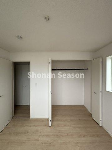 【洋室】 | 全室収納付きで、増えがちな学習用具・衣類なども、各部屋に収納でき便利ですよ。
