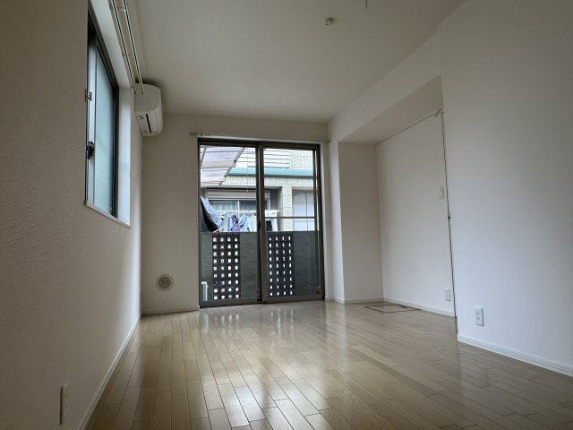 ガーデン欅　南棟の居間・リビング|同建物別室参考写真